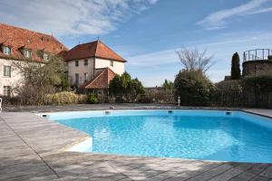 Hostellerie De La Tour D'Auxois - Guest Reviews and Experiences