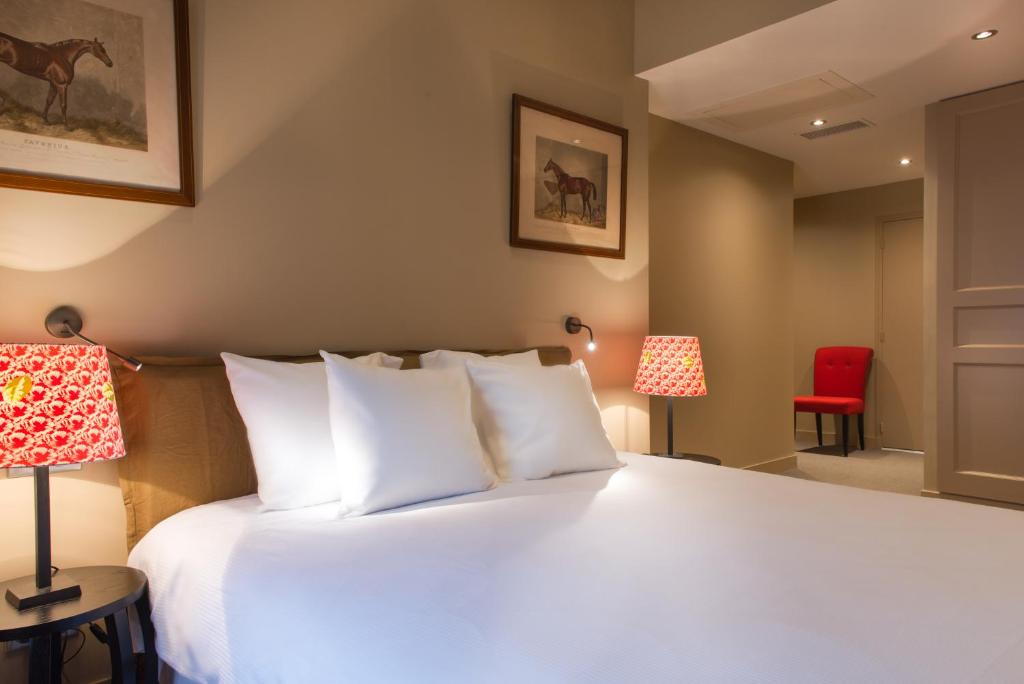 Hostellerie De L'écu De Bretagne - Dining Options and Guest Experience