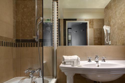 Hotel Art Deco Euralille - Amenities and Services Offered