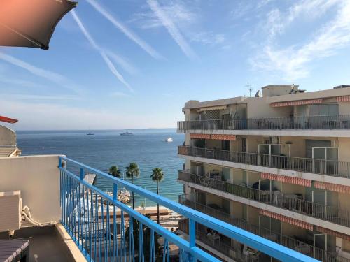 Hotel Courbet - Room Options and Amenities