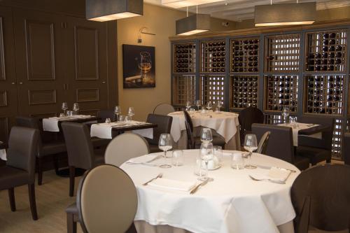 Hotel De France Vire - Dining Experience