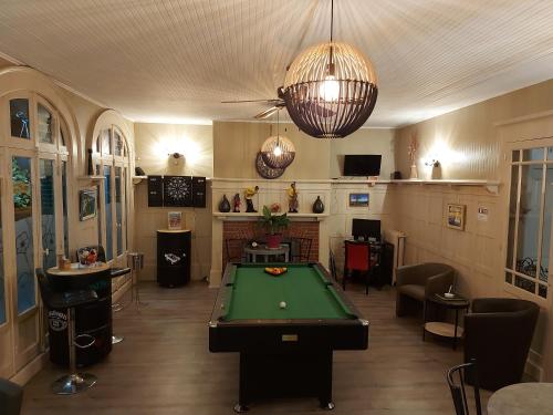 Hotel De La Paix - Dining Options and Bar