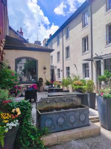 Hotel De Paris - Facilities and Services