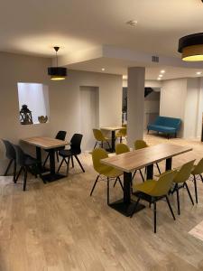 Hotel De Quebec - Amenities and Services