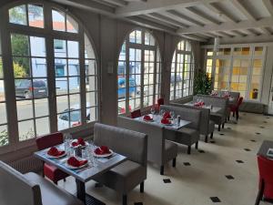 Hotel Du Cheval Blanc - Amenities and Services