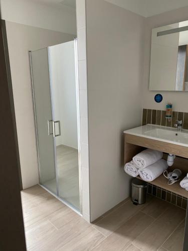 Hotel Du Commerce - Restaurant at the Knife - Dining Experience at Restaurant Au Couteau