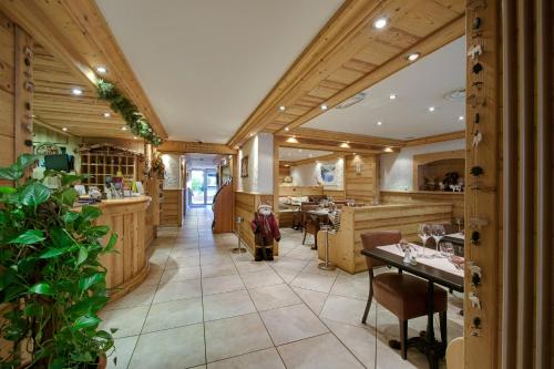 Hotel Du Commerce - Guest Experience