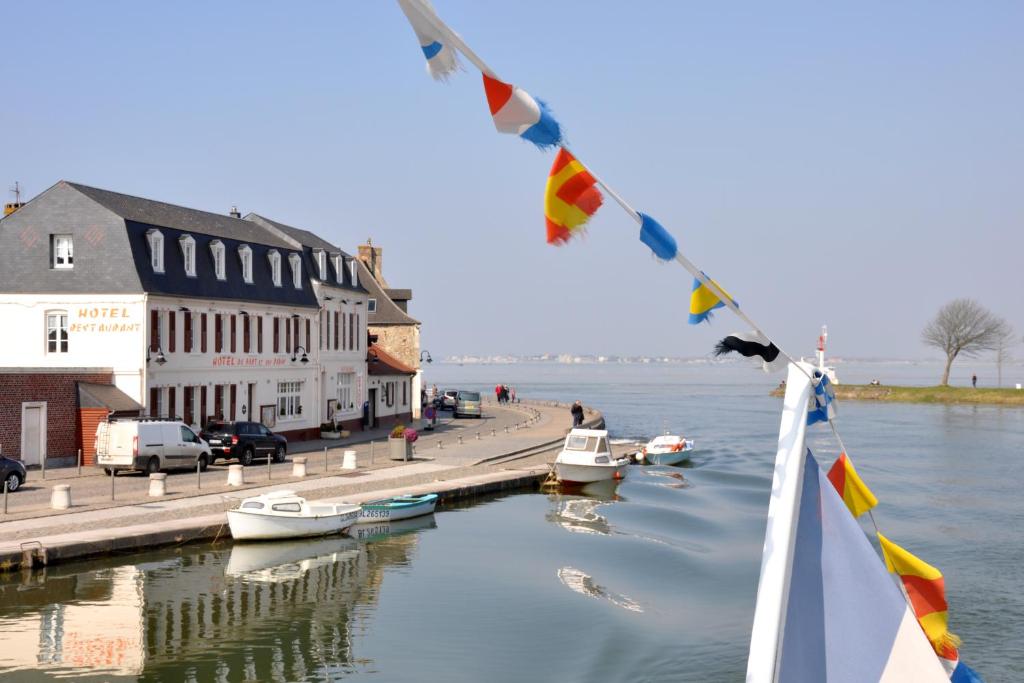 Hotel Du Port Et Des Bains - Guest Ratings and Experiences