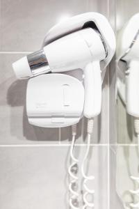 Hotel Edmond Rostand - Rooms and Amenities