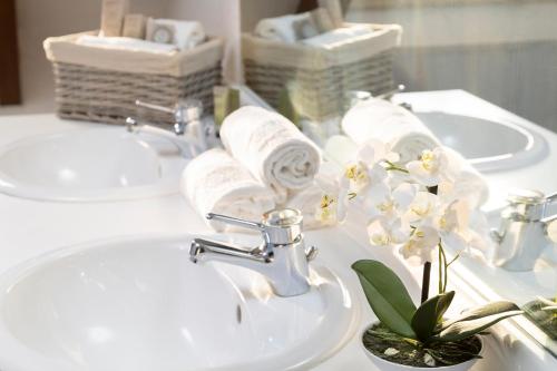 HOTEL JEAN DE BRUGES - Amenities and Facilities