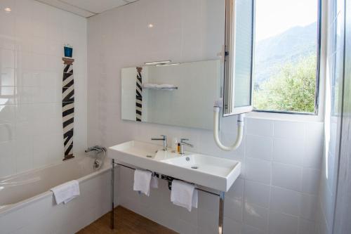 Hotel Kalliste - Guest Experiences and Reviews