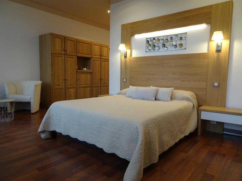 Hotel La Guimbarde - Accommodation Features