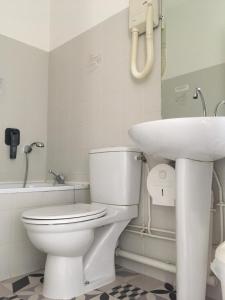 Hotel La Terrasse - Amenities and Services
