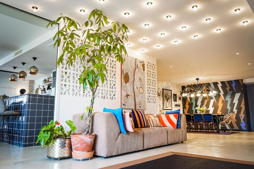 Hotel Le Collonges Connected TV Wifi Netflix - Benefits of Connected TVs