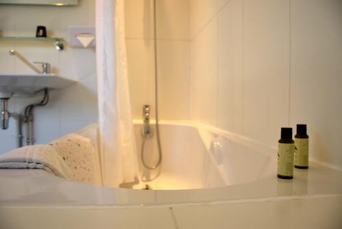 Hotel Le Continental - Amenities and Services