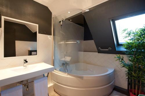 Hotel Le Prieuré and La Résidence - Amenities and Services