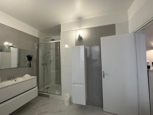 Hotel Le Saint-Yves - Guest Reviews and Ratings