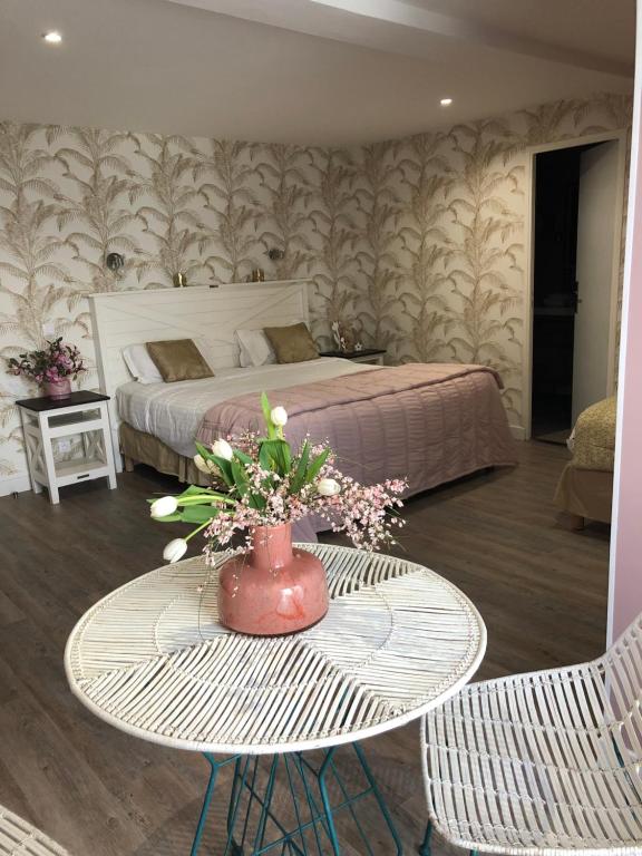 Hotel Les Embruns - Room Options and Amenities