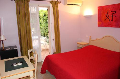 Hotel Les Palmiers - Amenities and Features