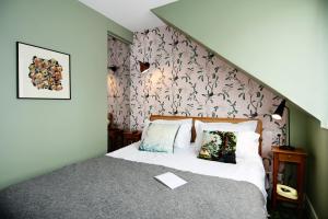 Hotel Les Pilotes - Room Features and Amenities