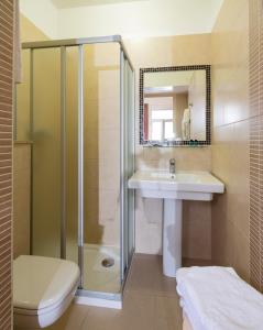 Hotel Miramar - Accommodation and Amenities