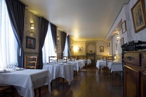 Hotel of the Banner of France - Dining Options and Cuisine