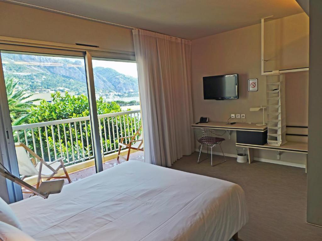 Hotel Palm Garavan - Amenities and Services