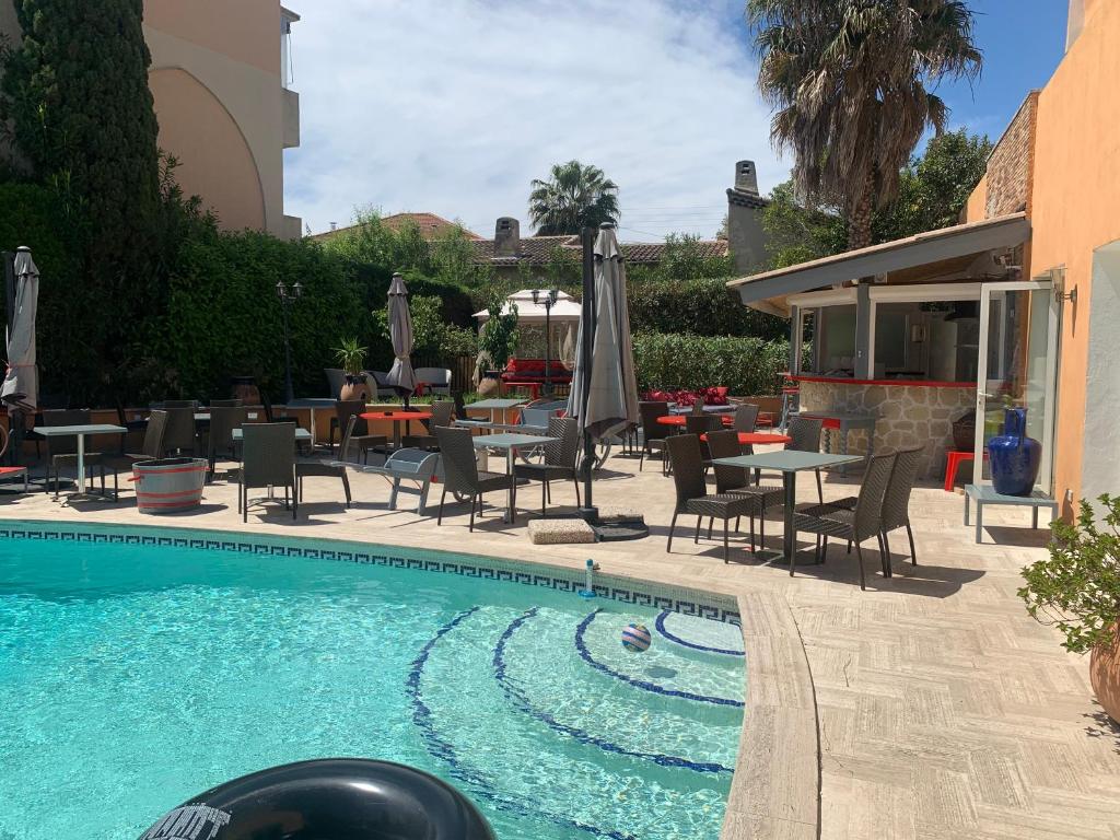 Hotel Restaurant by the Sea - Dining Experience at Le Sologny