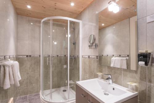 HOTEL RESTAURANT COLLIN - Guest Reviews and Ratings