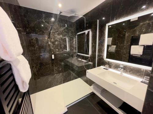 Hotel Restaurant La Vallée Noble, Near Rouffach Eguisheim Colmar - Dining Experience and Amenities