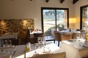 Hotel & Restaurant Les Bergeries D'alata - Dining Options