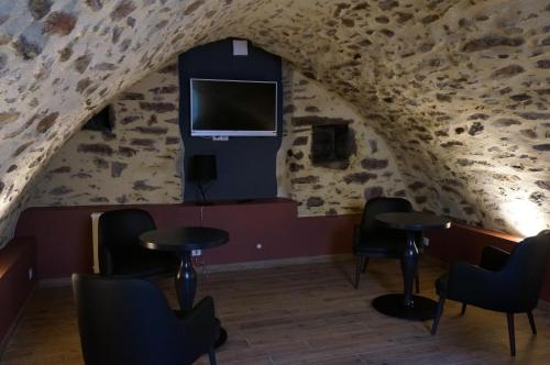 Hotel Saint-Roch, Saint-Ybard - Guest Experiences and Reviews