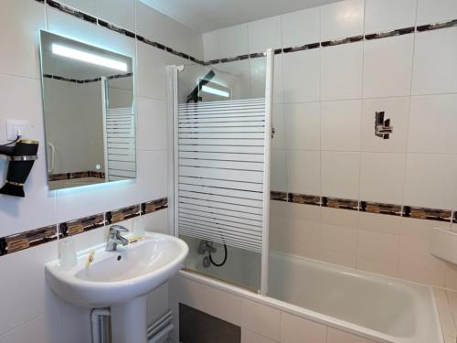 Hotel Spa Le Tosny - Amenities and Services Offered