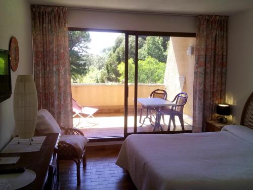 Hotel The Palms - Amenities and Facilities