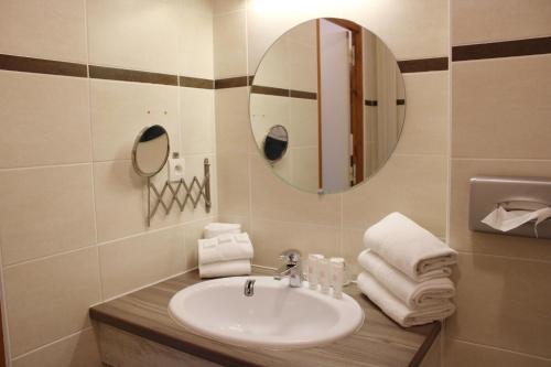 Hotel The White Stop - Amenities and Facilities