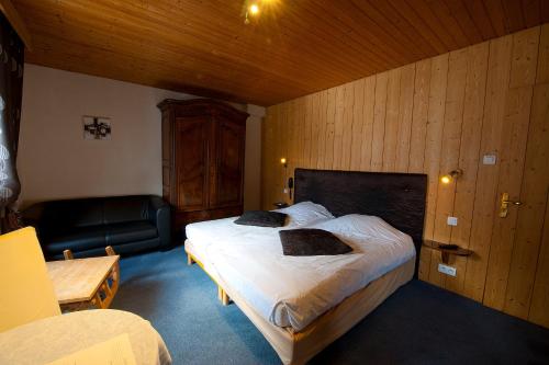 Hotel With Two Keys - Dining Experience at Les Clarines Dargent