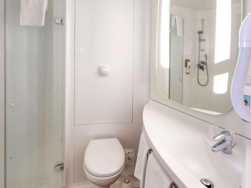 Ibis Cholet - Amenities and Services