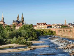 Ibis Moulins - Amenities and Services