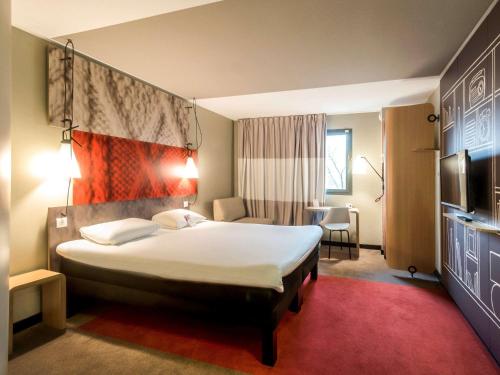 Ibis Rouen Centre Champ De Mars - Room Features and Amenities