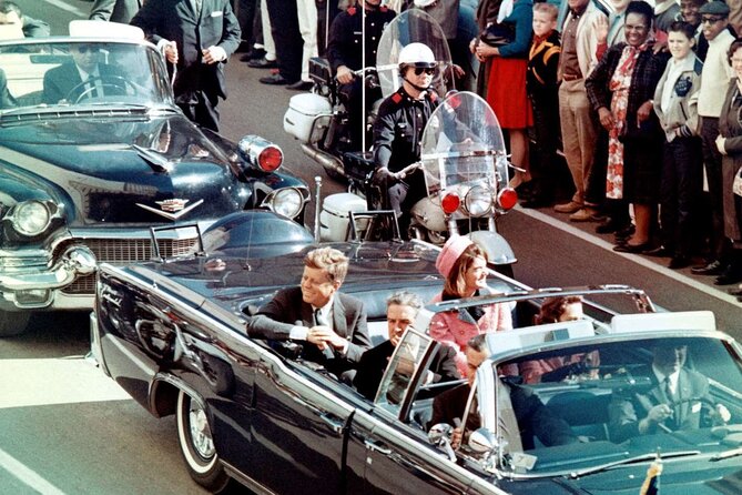 JFK Assassination Tour With JFK Museum and Oswalds Rooming House - Visiting the Sixth Floor Museum