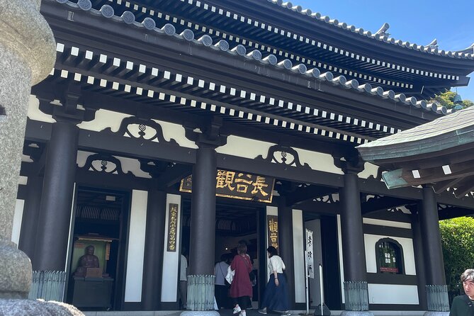 Kamakura: Largest Wooden Buddha, Temples, Cultural Experience - Shopping Opportunities in Kamakura