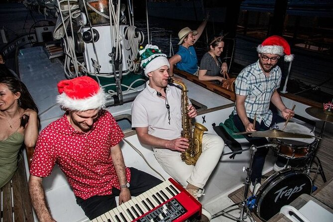 Key West Christmas Cruise With Live Band and Drinks - Accessibility Information