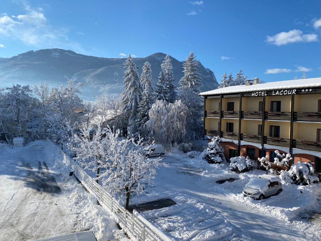 Lacour Hotel - Dining Options at Hôtel Lacour
