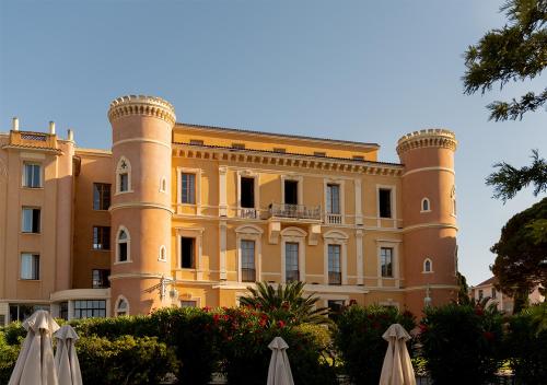 Langley Resort Napoleon Bonaparte - Amenities and Services