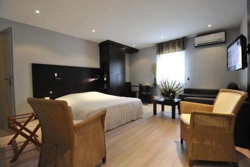 Logis Cottage Hotel - Amenities and Services