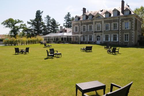 Logis Domaine De Valaudran - Accommodations and Room Features