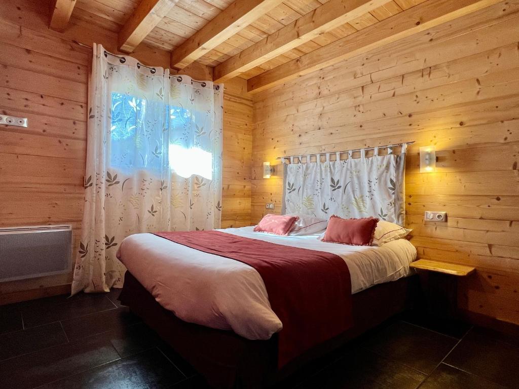 LOGIS HOTEL, CHALETS, and RESTAURANT LES CHATELMINÉS - Dining at the Restaurant