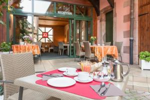 Logis Hôtel De La Tour - Guest Experiences