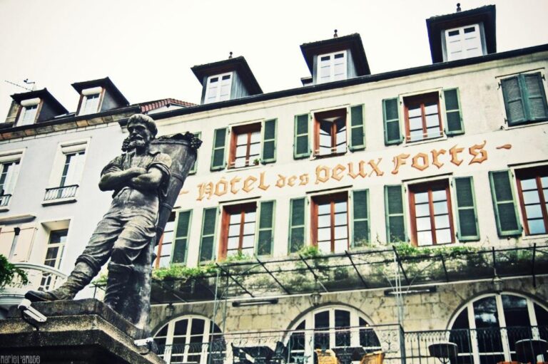 Logis Hôtel Des Deux Forts Review
