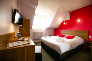 Logis Hotel Du Chateau - Room Features and Amenities